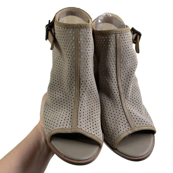 Kelsi Dagger Brooklyn Taupe Goya Perforated Heel - Picture 3 of 8
